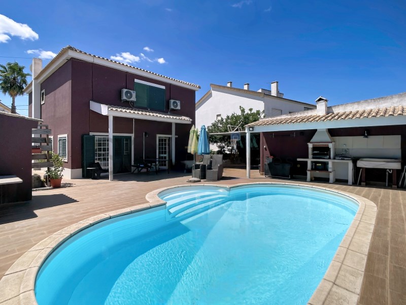 Sarilhos Grandes Pool Villa T3